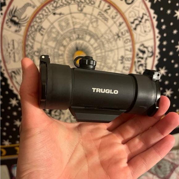 Truglo dual color 30mm red/green dot scope. - Picture 2 of 3
